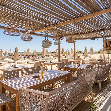 Maxy - 2bedroom & Parking Warna