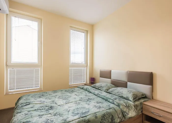 Maxy - 2bedroom & Parking Apartman *