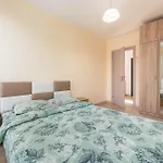 Apartment 2br Close To The Center And Grand Mall