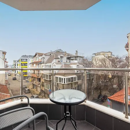 Apartment Maxy - 2br & Parking Varna