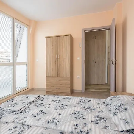 Maxy - 2br & Parking * Varna